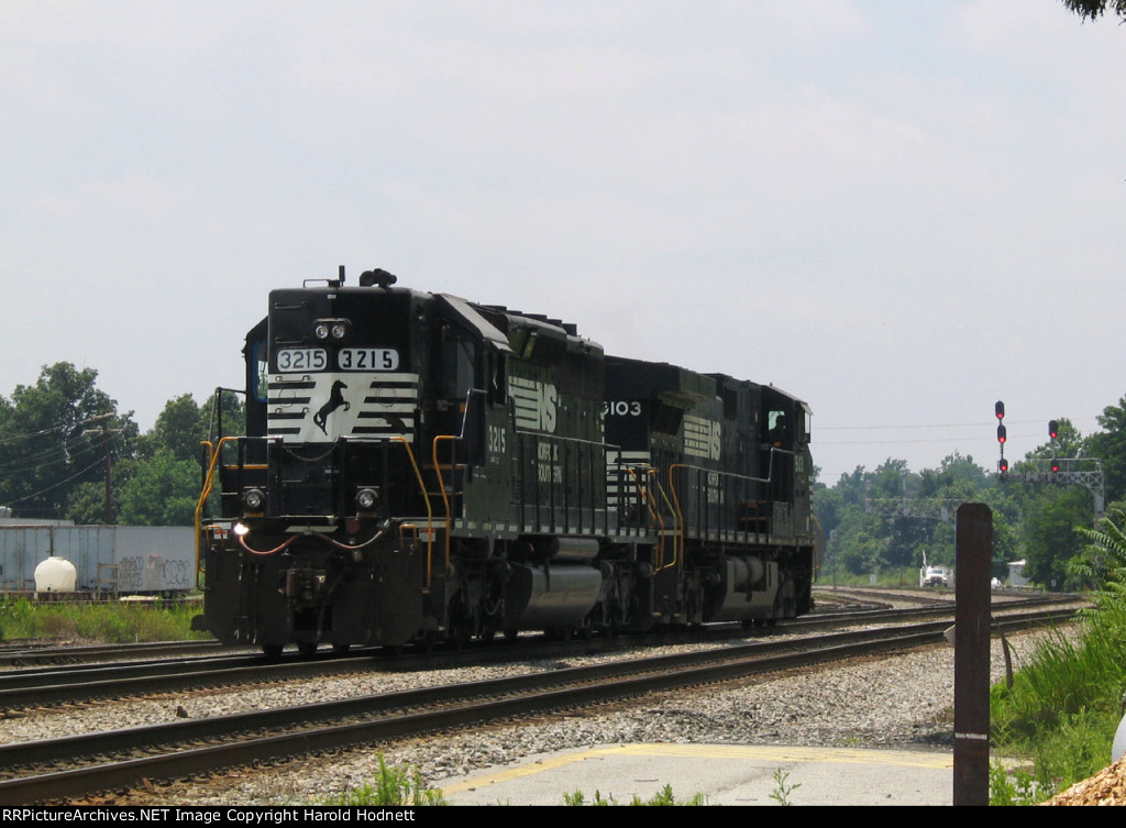 NS 3215 & 9103 sit at the signal at Pomona